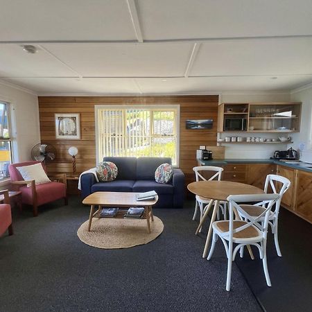 Binalong Beach Cottage Beachfront At Bay Of Fires Next To Restaurant Binalong Bay Exterior photo