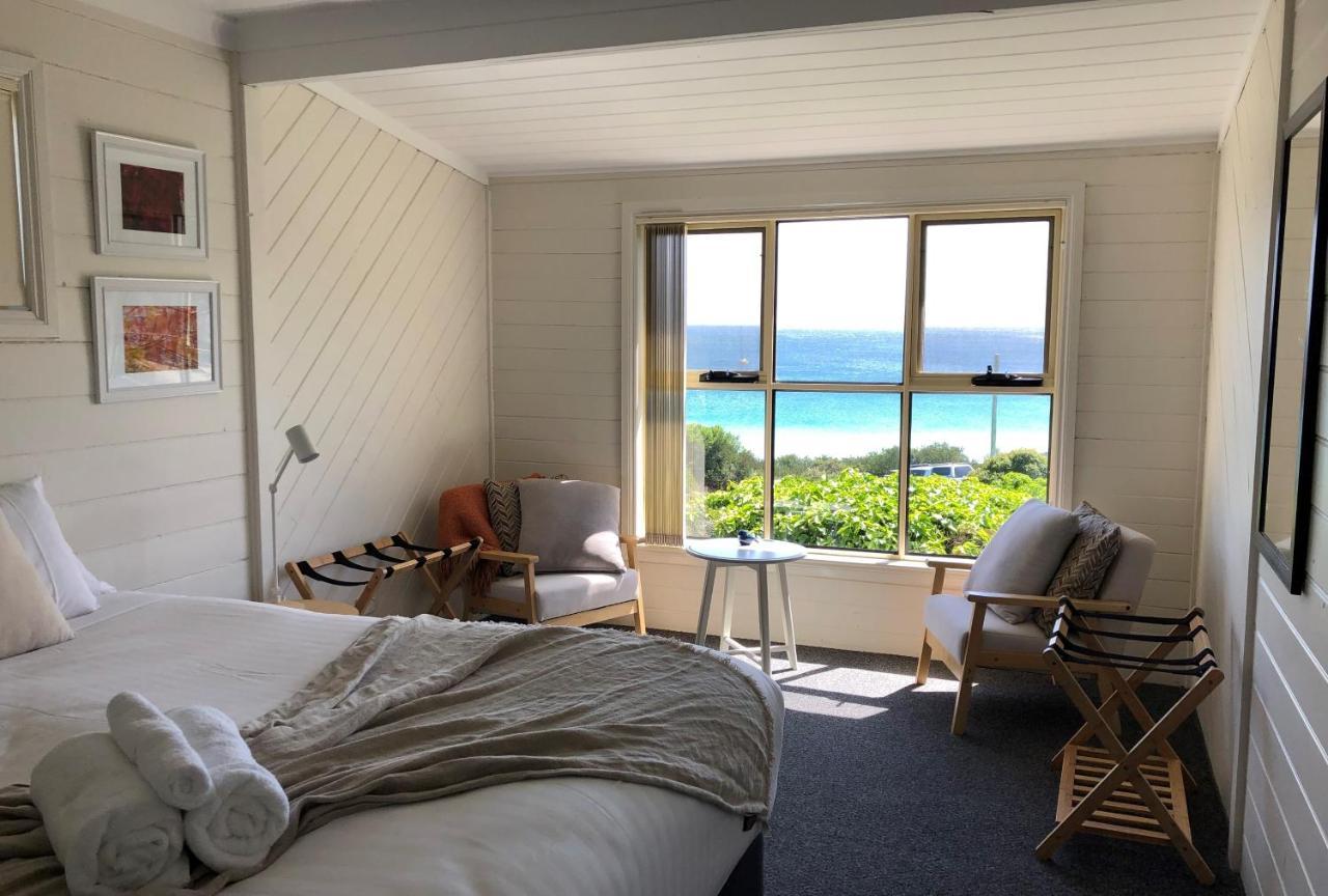 Binalong Beach Cottage Beachfront At Bay Of Fires Next To Restaurant Binalong Bay Exterior photo