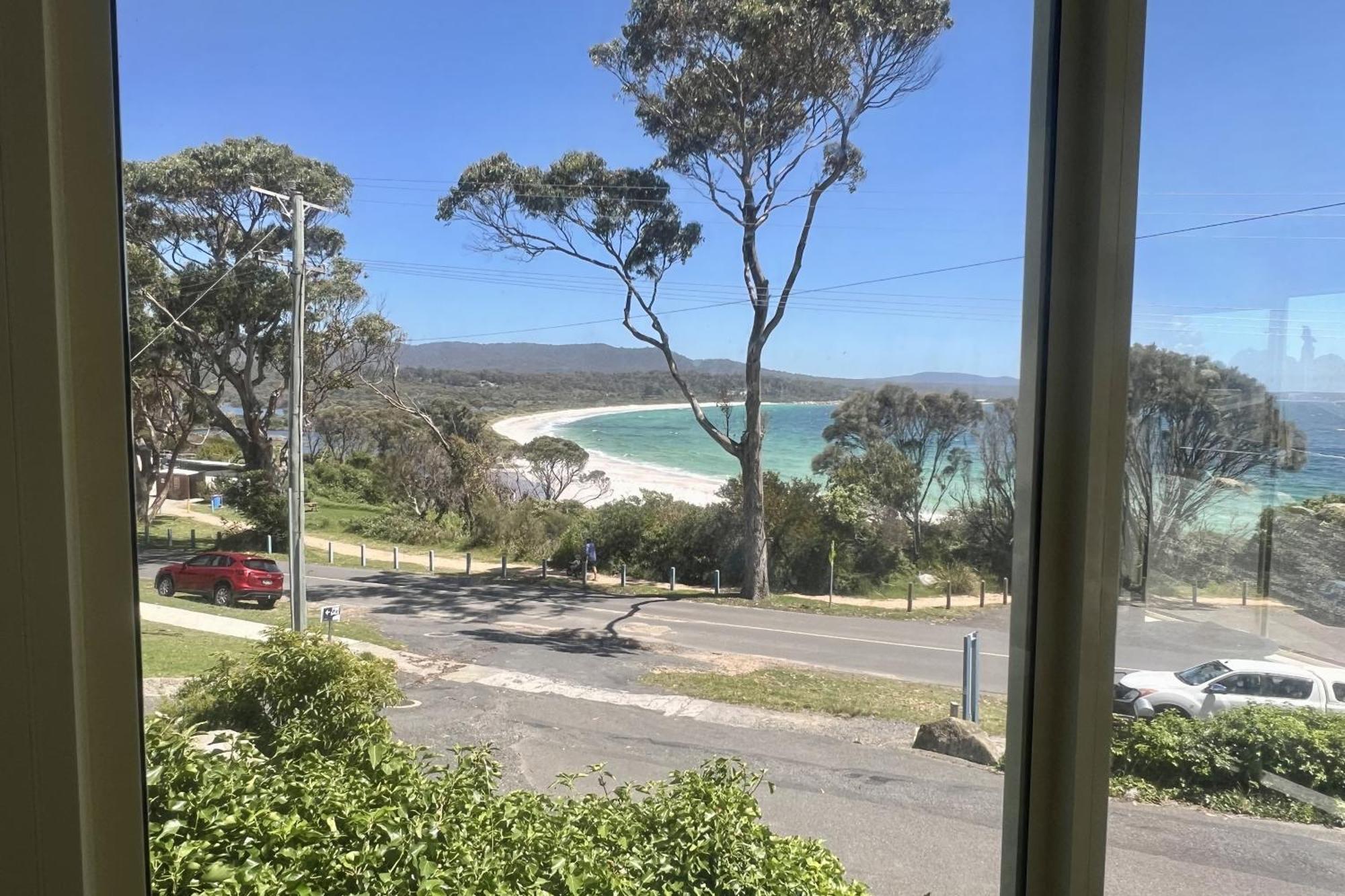 Binalong Beach Cottage Beachfront At Bay Of Fires Next To Restaurant Binalong Bay Exterior photo