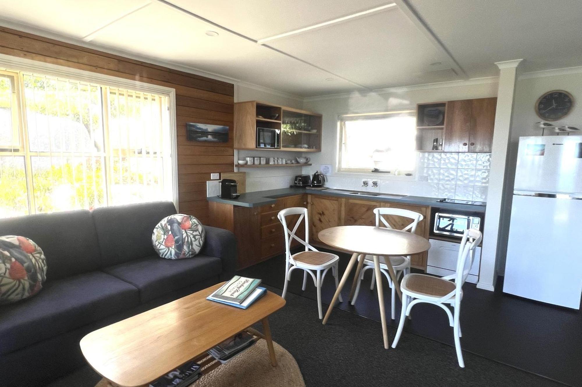Binalong Beach Cottage Beachfront At Bay Of Fires Next To Restaurant Binalong Bay Exterior photo